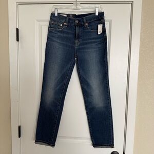 Gap Women's Girlfriend Mid Rise Jeans in Size 26/2 Long